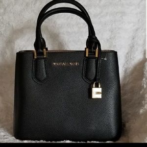 HP Michael Kors Adele MD Messenger